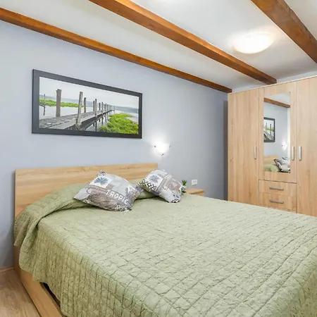 4 Bedroom Awesome In * Vodnjan