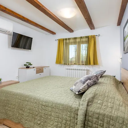 4 Bedroom Awesome In Ferienhaus *