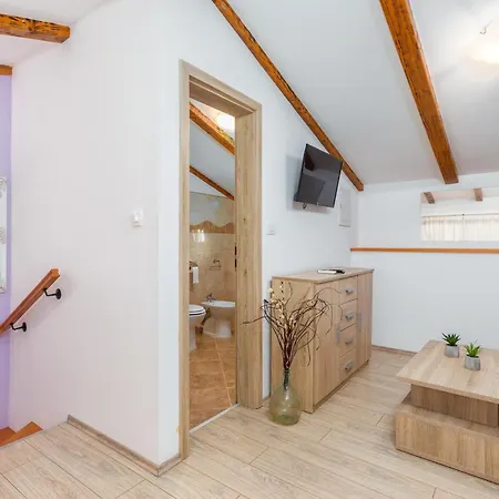 4 Bedroom Gorgeous In Holiday home Vodnjan