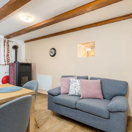 4 Bedroom Awesome In Vodnjan