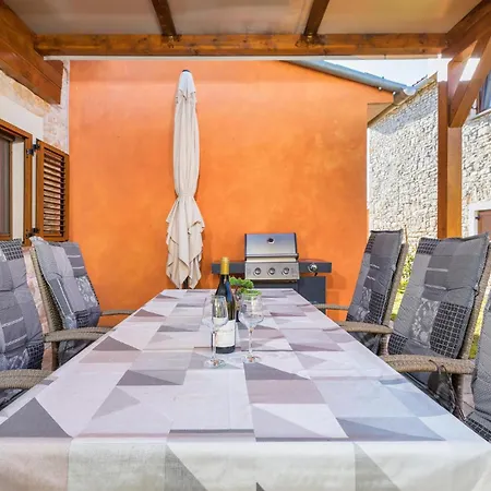 Holiday home 4 Bedroom Gorgeous In Vodnjan