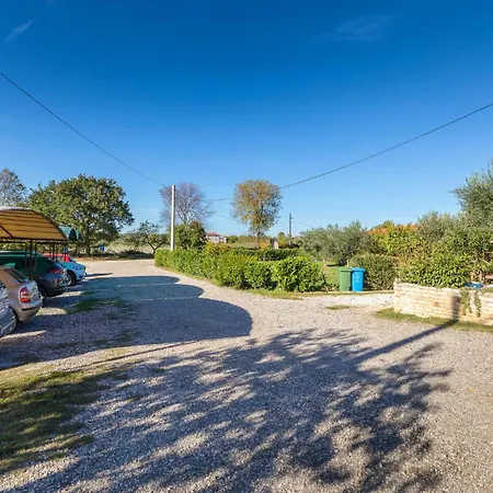 4 Bedroom Gorgeous In Holiday home *