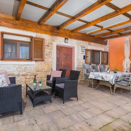 4 Bedroom Gorgeous In Holiday home Vodnjan