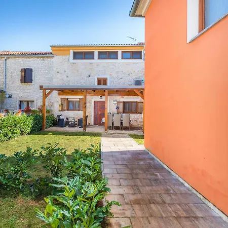 Holiday home 4 Bedroom Gorgeous In