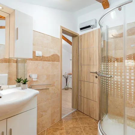 4 Bedroom Gorgeous In * Vodnjan