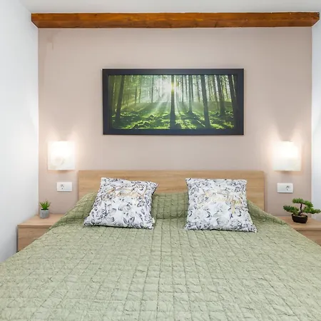 4 Bedroom Gorgeous In Holiday home