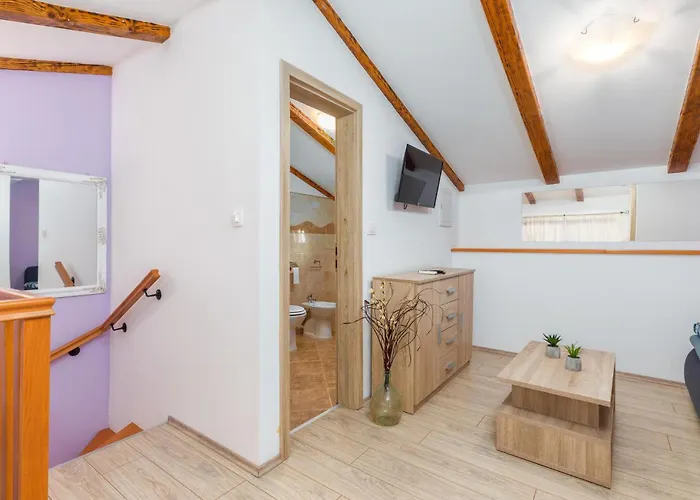 4 Bedroom Gorgeous In Ferienhaus Vodnjan