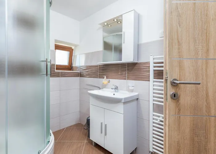 4 Bedroom Gorgeous In *