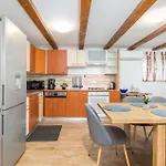 4 Bedroom Awesome Home In Vodnjan 보드냔