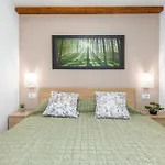 4 Bedroom Awesome Home In Vodnjan 펜션