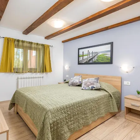 Dom wakacyjny 4 Bedroom Awesome In *